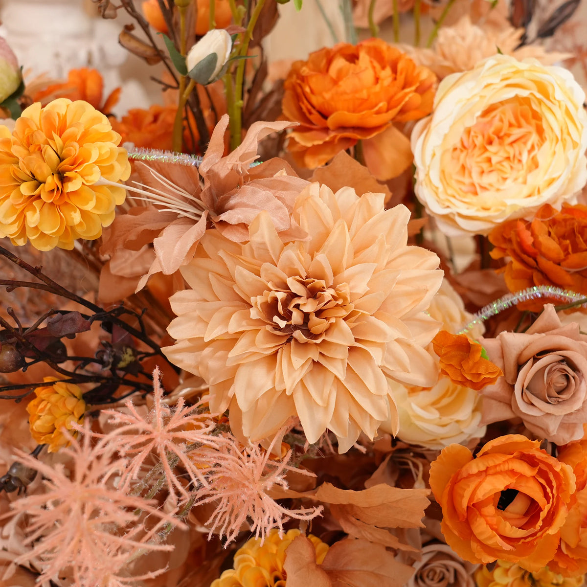 décoration boho chic bouquet fleurs artificielles orange rose table extérieur événement