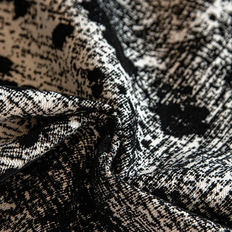 housse canapé moderne blanche taches noires pompons décoratifs protection salon tissu polyester élégant