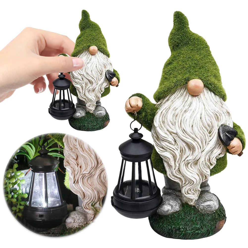 statue gnome decoratif jardin resine vert blanc marron lanterne hache texture mousse rustiqueextérieur