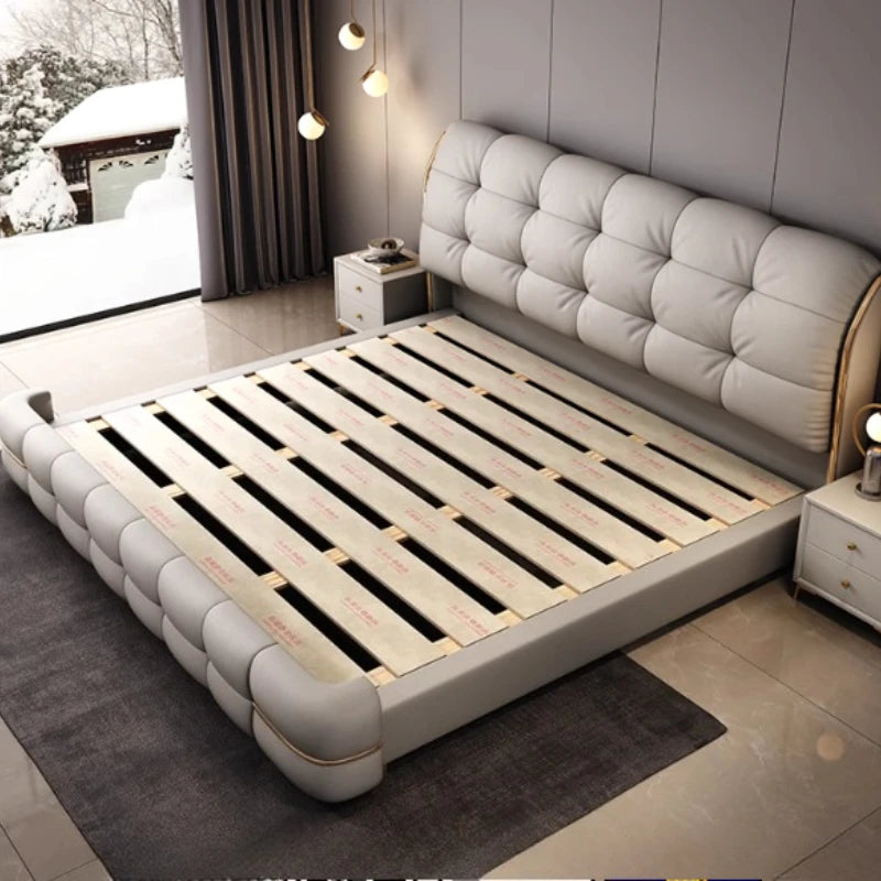 lit moderne minimaliste simili cuir gris clair structure bois vis matelassé chambre coucher
