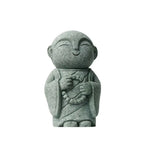 statuette bouddhiste vert clair granitée minimaliste sculptural durable extérieure intérieure ornement jardin porte bonheur