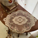 tapis dentelle floral rouge gris beige classique élégant translucide 44x31cm