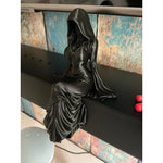 statue gothique reine robe noire satinée classique occasion noël valentin anniversaire nouveauannée
