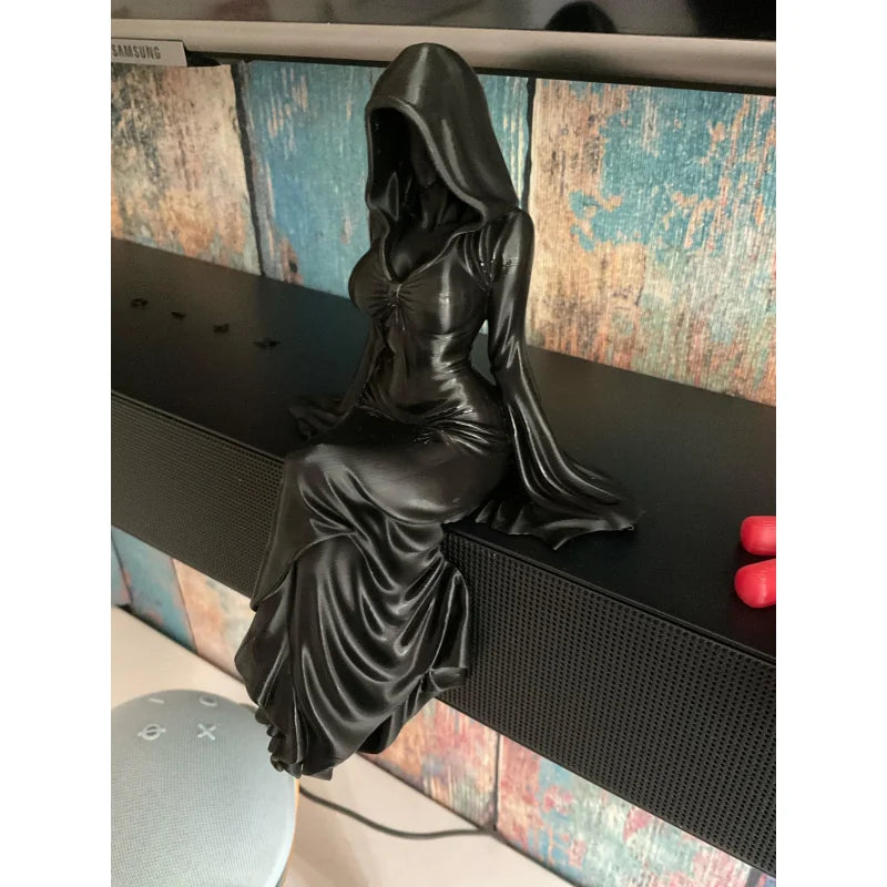 statue gothique reine robe noire satinée classique occasion noël valentin anniversaire nouveauannée