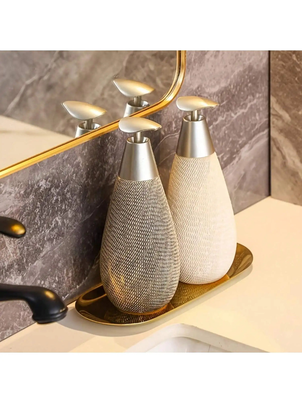 distributeur savon liquide mousse gris métallisé beige moderne élégant texture tissée marron clair foncé