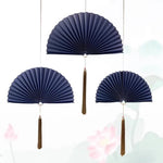 éventail pliant décoratif papier rouge bleu marine doré chinois traditionnel pompon cordelette
