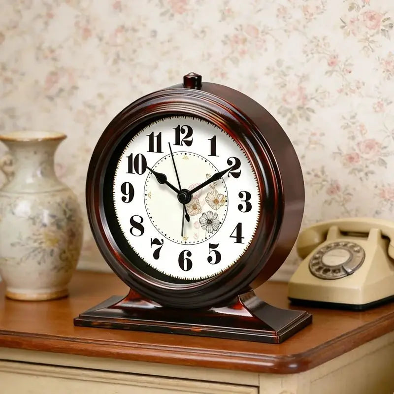 horloge table classique quartz aiguille brun foncé cadre bois chiffres romains transparent verre vintage