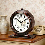 horloge table classique quartz aiguille brun foncé cadre bois chiffres romains transparent verre vintage