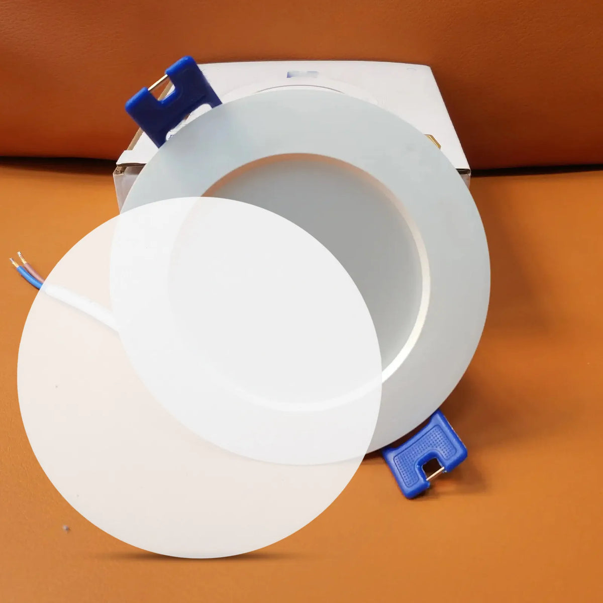plaque finition blanc moderne clips led éclairage uniforme diffuseur lumière douce opacité rond lisse