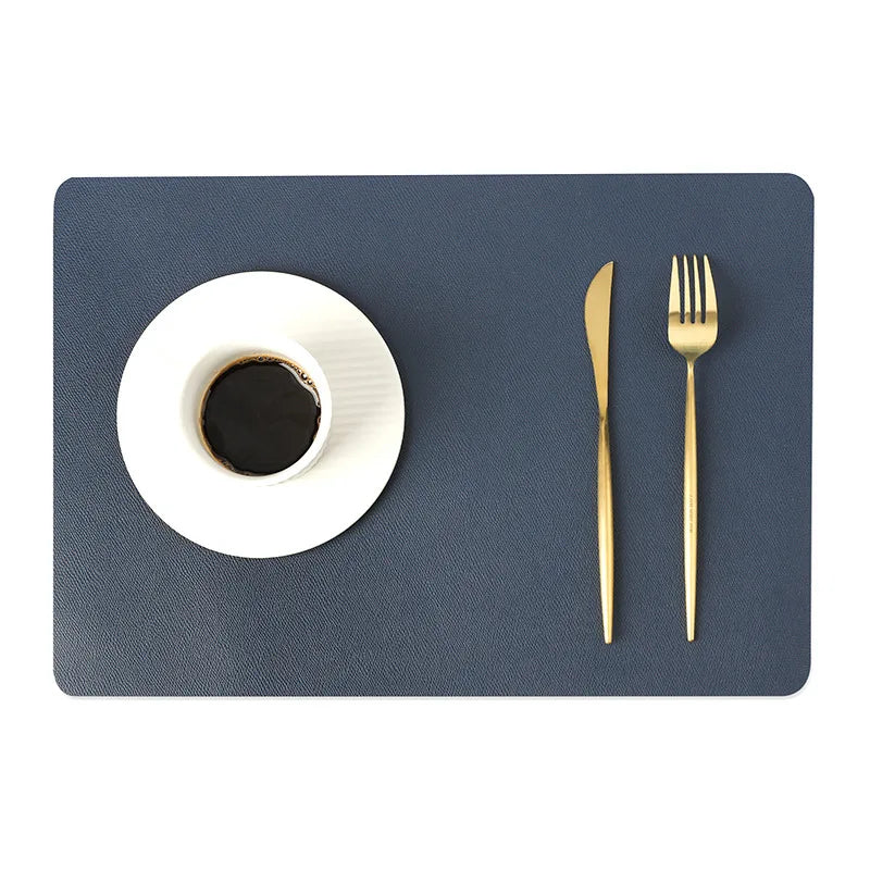 serviettes table moderne bleu marine vert foncé texture cuir minimaliste respectueux environnement opaques