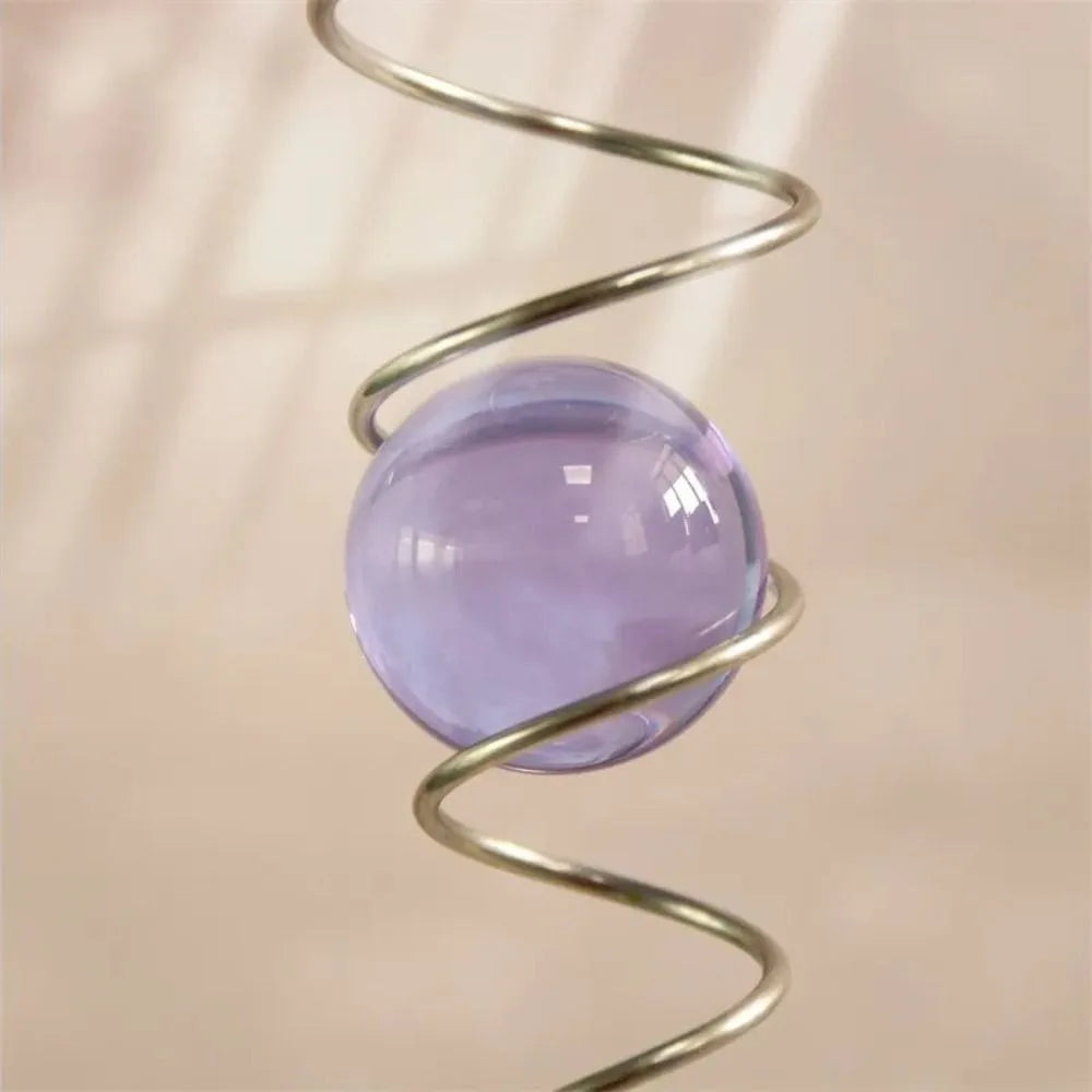 spirale métallique boule verre translucide carillon vent moderne minimaliste crochets métalliques noir bleu vert