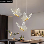 suspension lumineuse moderne or papillons effet lumineux diffus trois têtes