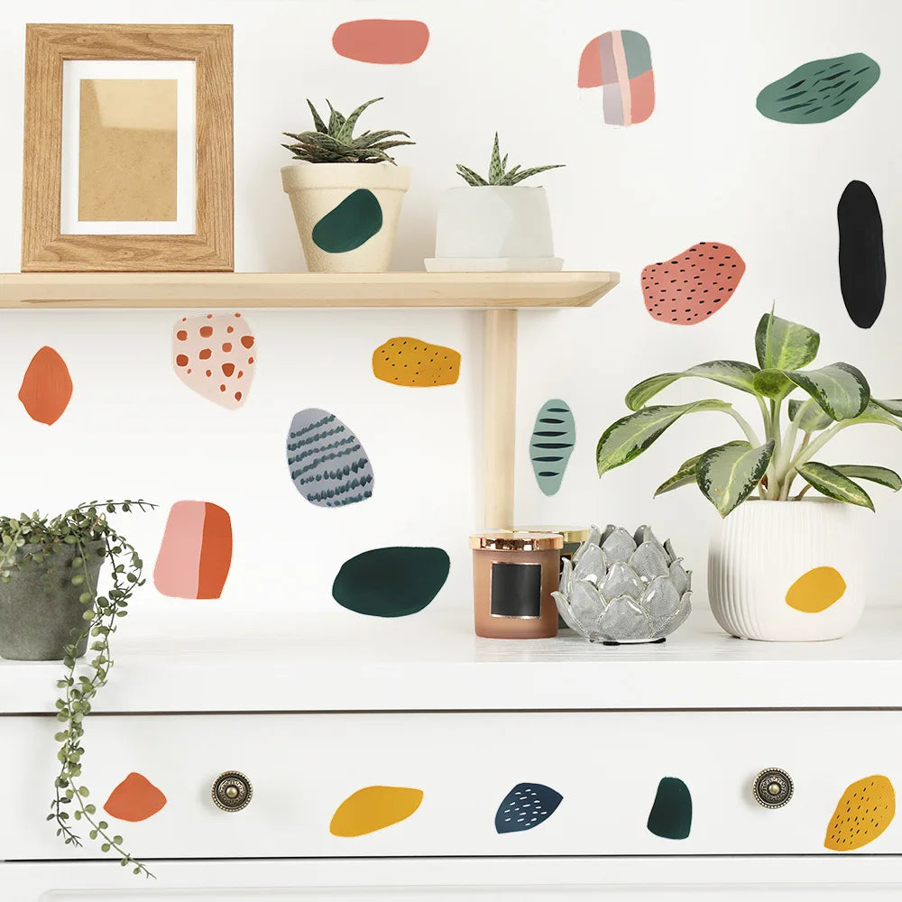 stickers muraux modernes abstraits vert orange rose noir beige formes géométriques points noirs chambre