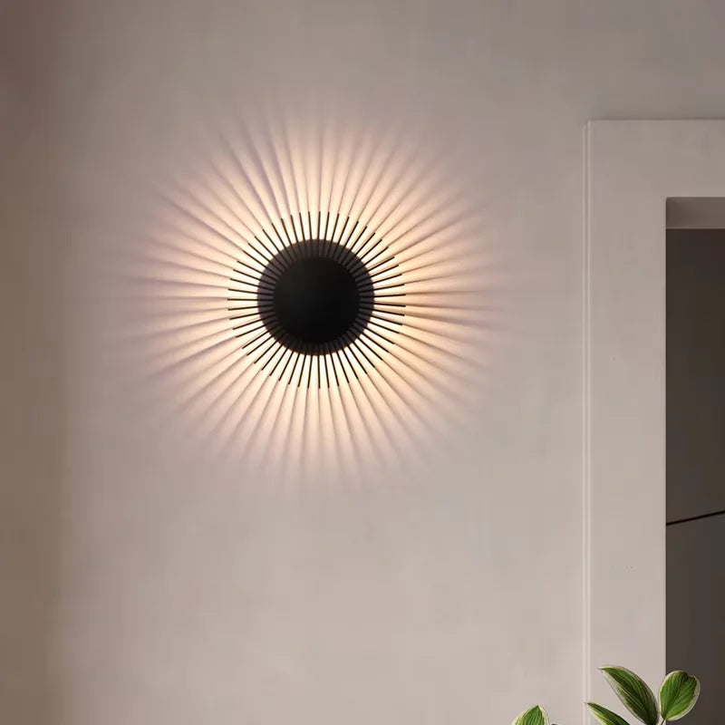 lampe murale moderne structure circulaire lamelles rayonnantes couleur dorée éclairage chambre étude