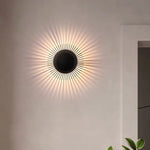 lampe murale moderne structure circulaire lamelles rayonnantes couleur dorée éclairage chambre étude