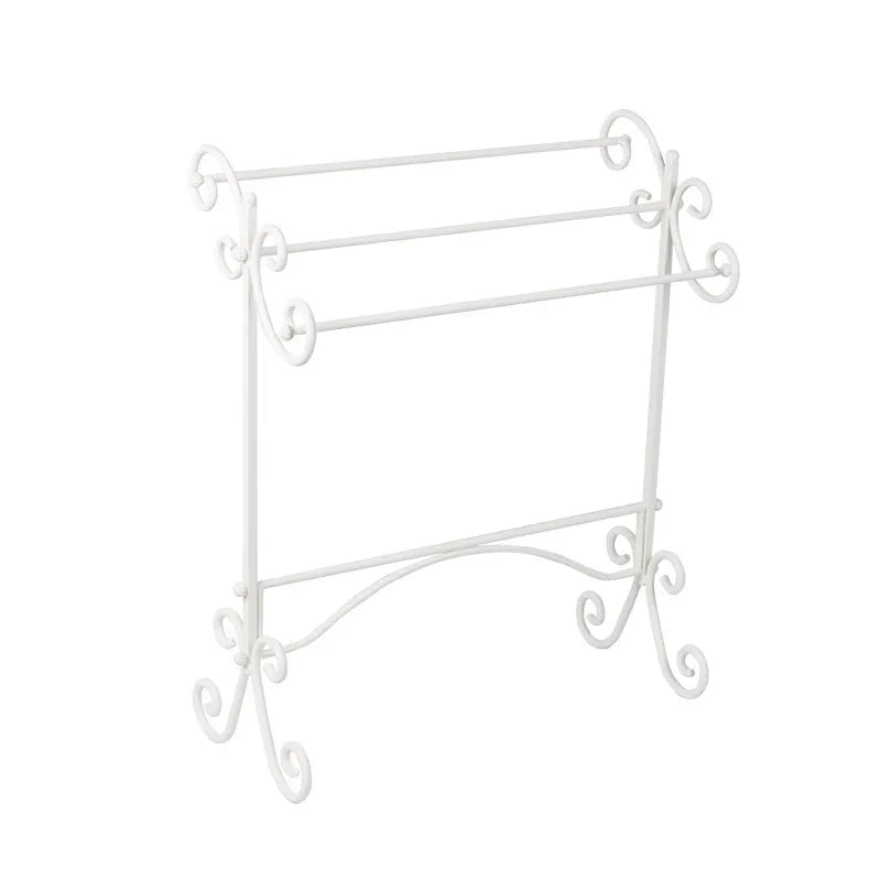 porte serviettes vintage blanc porte manteaux trois barreaux shabby chic volutes décoratives textiles tricot