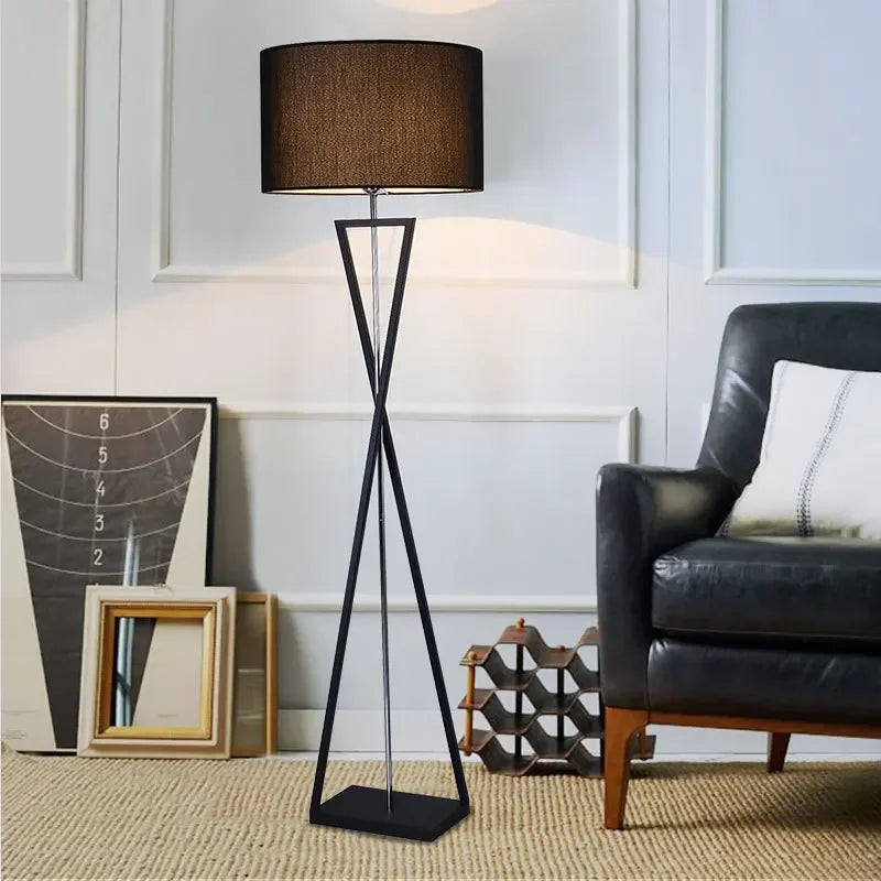 lampe sol moderne abat jour tissé structure géométrique noir doré led minimaliste