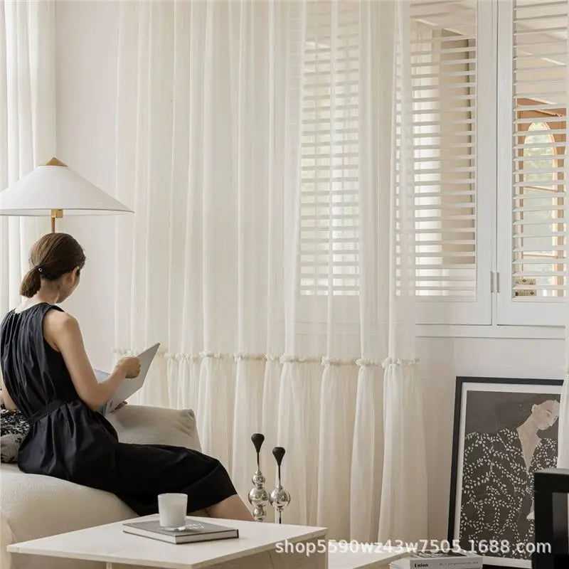 rideau blanc moderne translucide anneaux métalliques fenêtre salon chambre maison décoratif