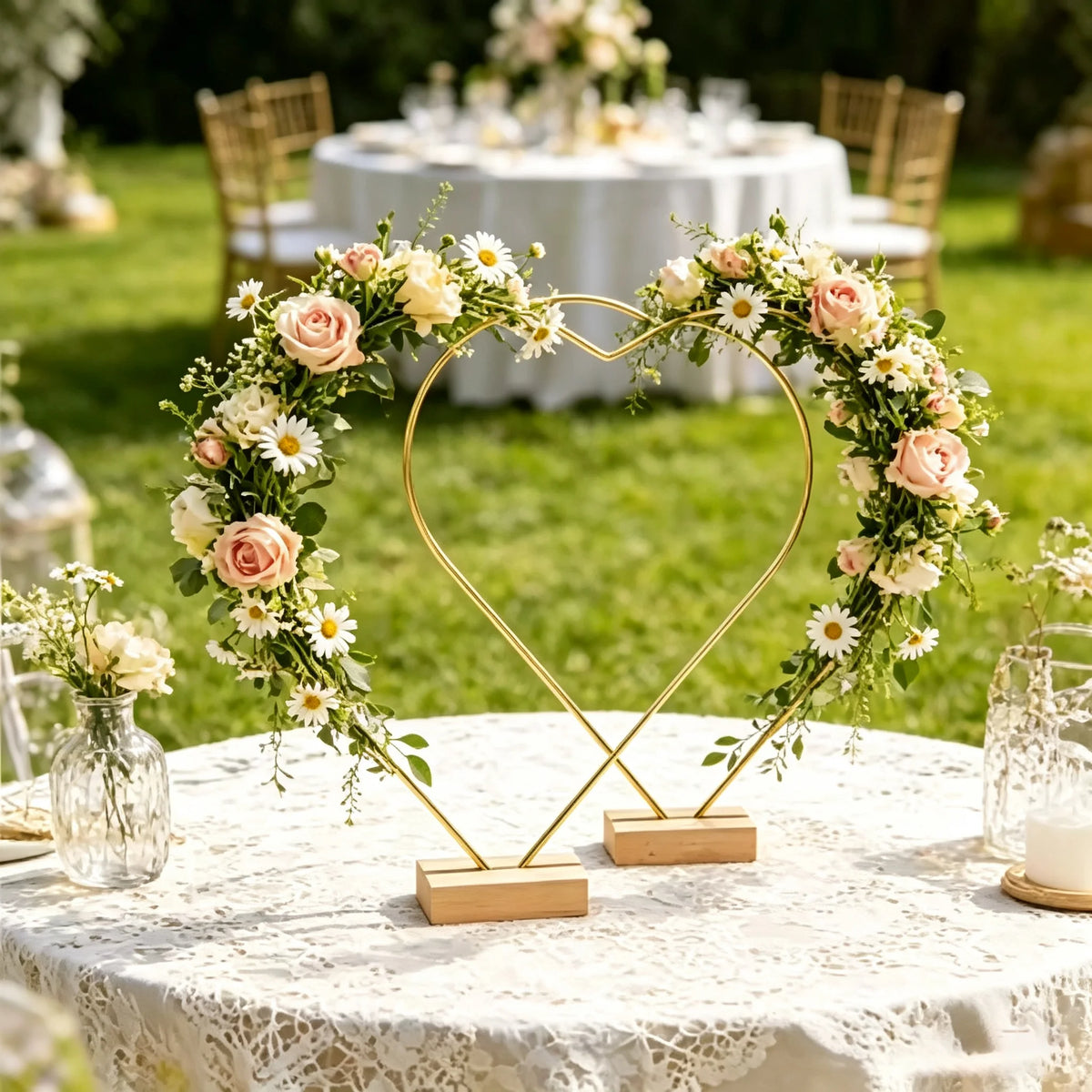 cadres formes coeurs fleurs roses velours tables mariage anniversaire decoration festive bougies nappes chaises