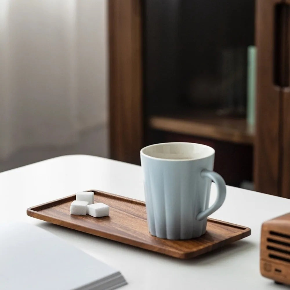 plateau bois brun foncé tasses théière moderne collations fruits servir minimaliste durable robuste