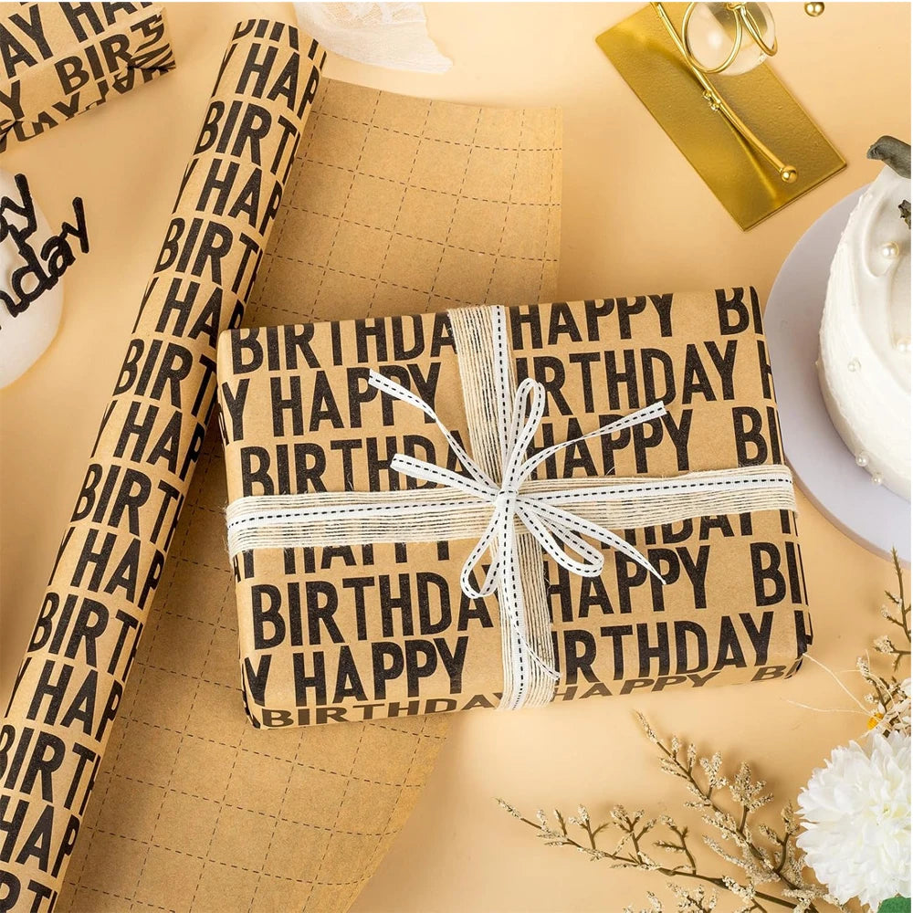 papier cadeau marron clair happy birthday ruban blanc décoration fête classique rustique anniversaire emballage