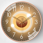 horloge murale moderne quartz aiguille dorée fond marron gris salon verre cristal