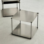 table d'appoint moderne gris métallisé lisse brillante tasse livre vis