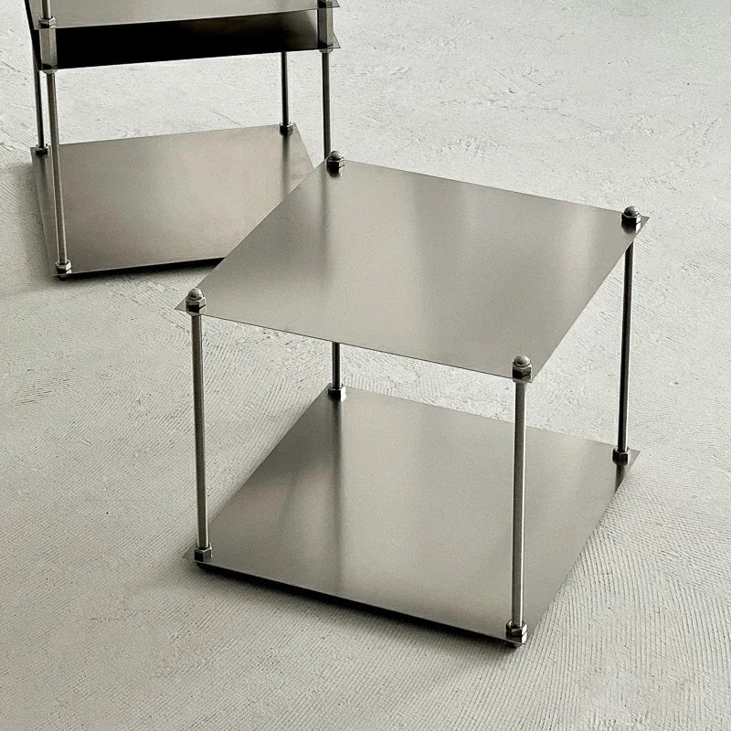 table d'appoint moderne gris métallisé lisse brillante tasse livre vis