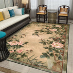 Tapis oriental de luxe orné de motifs floraux et feuillages colorés sur un fond beige.