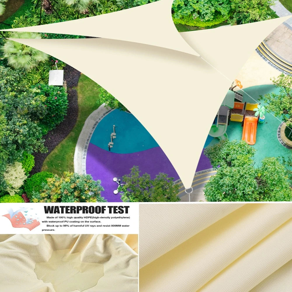 Voile d'ombrage grise installée dans un jardin