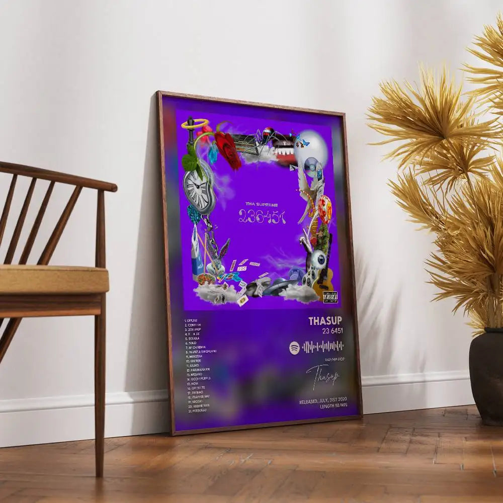 affiche pop art violet objets divers horloge guitare casque moderne