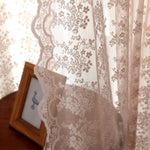 rideau fleuri rose clair dentelle translucide romantique classique fixé ruban inclusion tulle décoration maison