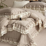 ensemble literie coton quilting dentelle crème beige marron vintage shabby chic couverture taies oreillers