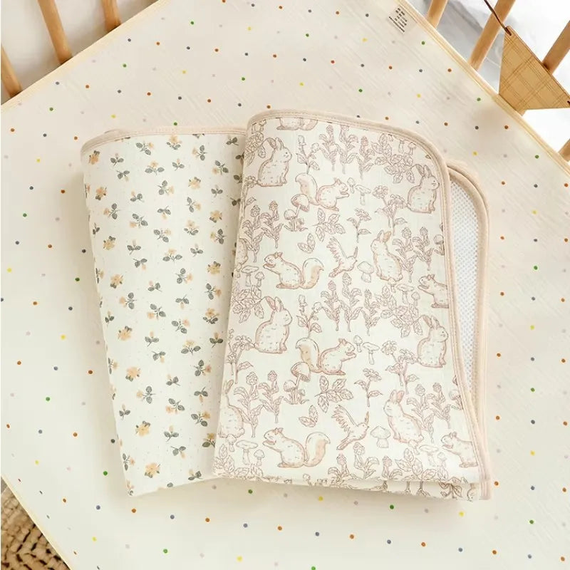 coussin bébé imprimé animaux fleurs beige clair décoratif chambre enfant usage quotidien