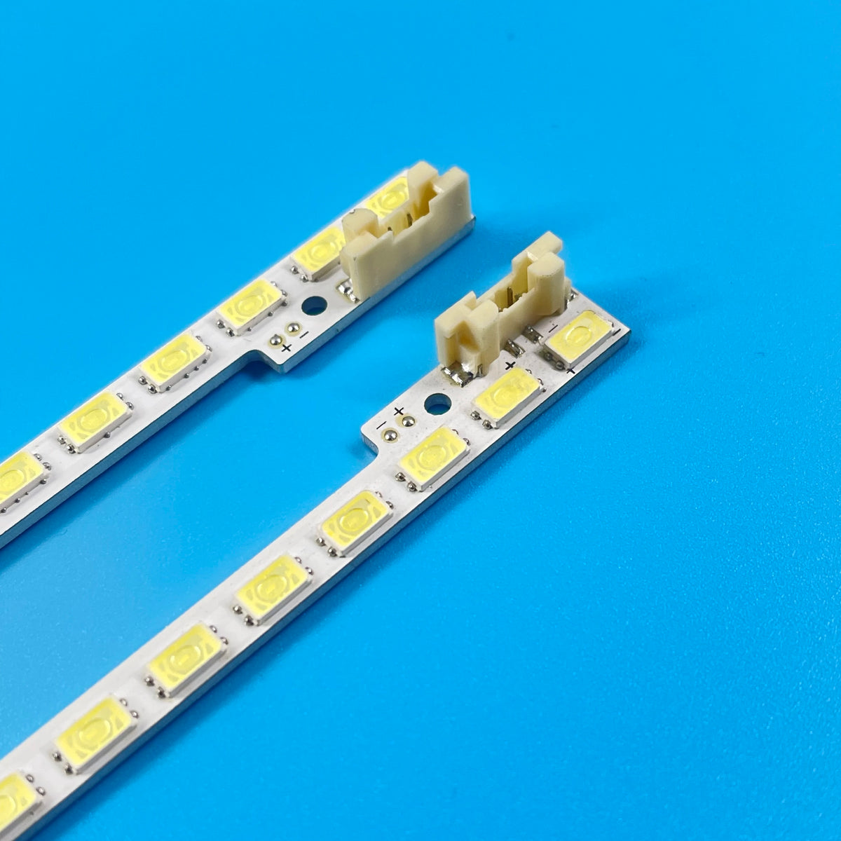 bande led 44 diodes blanc moderne téléviseur alu flux lumineux diodes led fixations