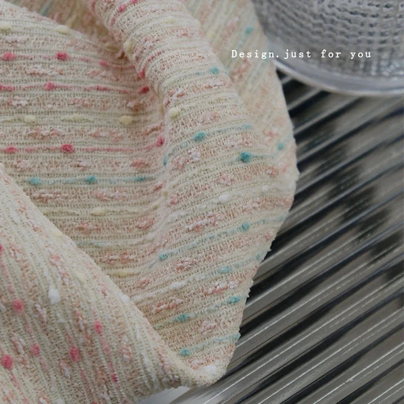 rideau moderne beige rose pâle bleu clair plissé tulle translucide boules pompons fenêtre