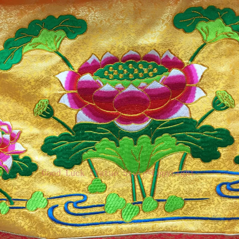 rideau decoration murale bouddhiste artisanal fleurs lotus symboles tibetains écriture chinoise