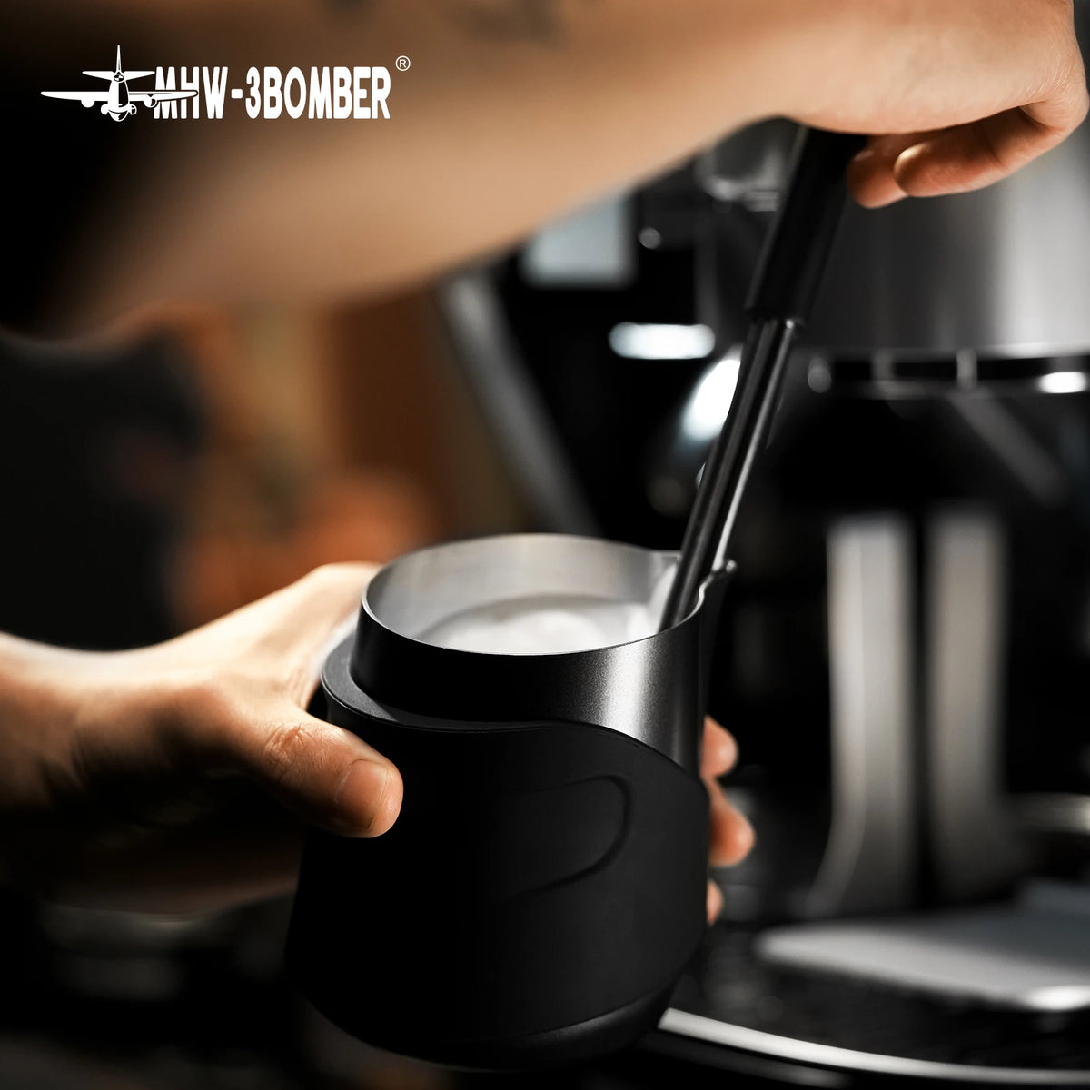 pitcher lait art mousse espresso 400ml rose noir silicone ergonomique moderne
