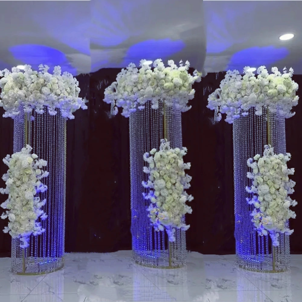 colonne décorative moderne élégante dorée blanche fleurs artificielles mariage décoration scène intérieure