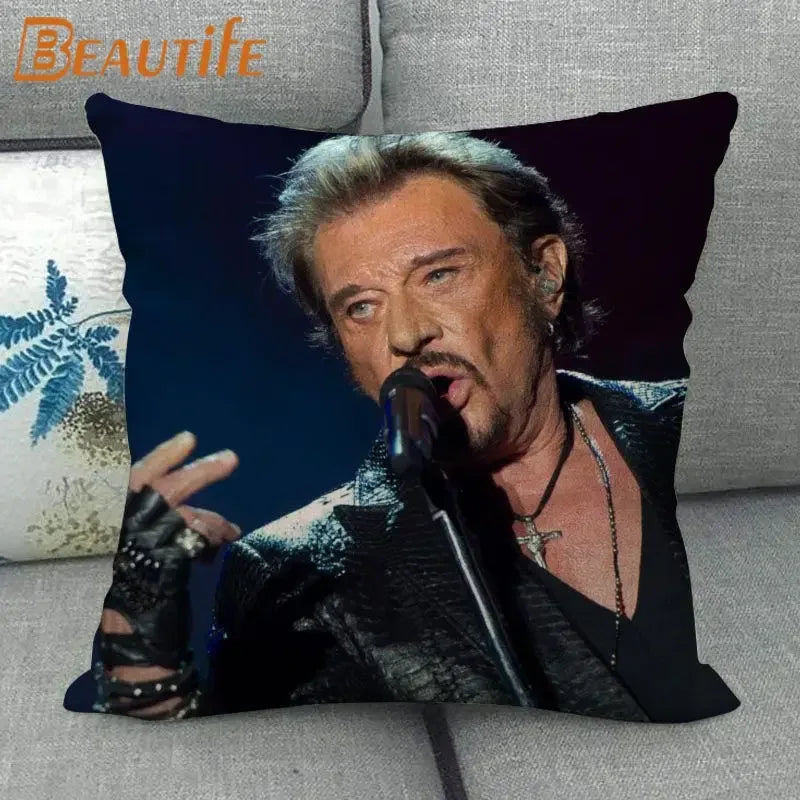 coussin carré moderne homme cheveux blond opacité noir bracelet cuir décoration chambre ornementalité universel