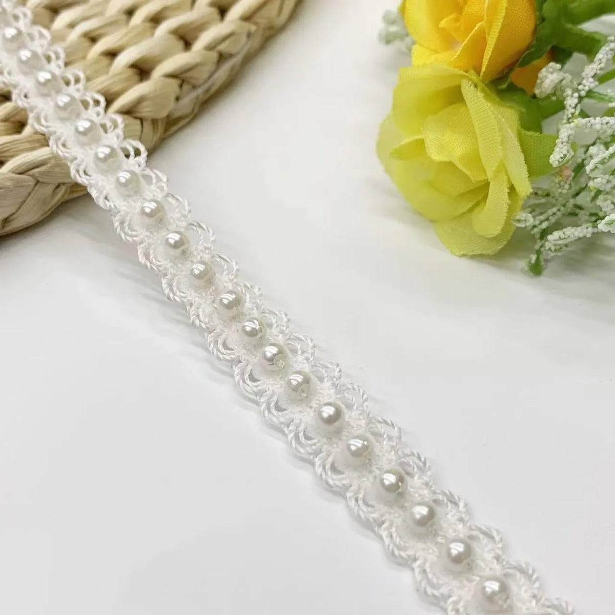 ruban dentelle blanches fine largeur 1cm classique élégant mariage décoration soie lait écologique soluble