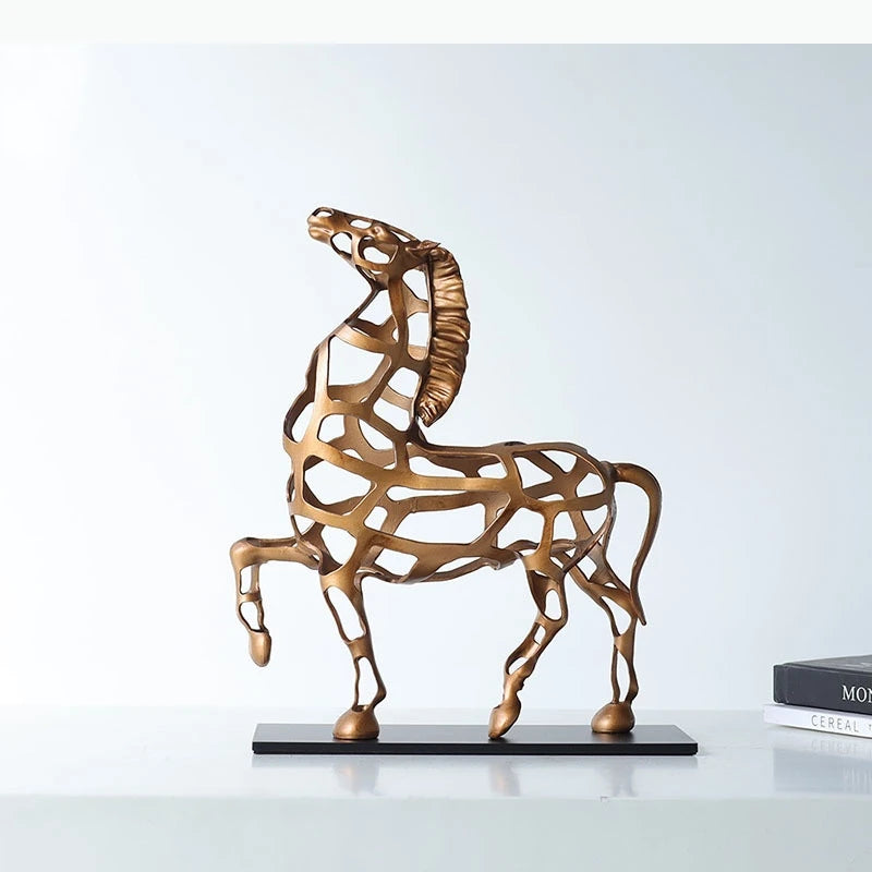 chevaux sculptés bronze doré structure ajourée géométrique moderne décoration chambre