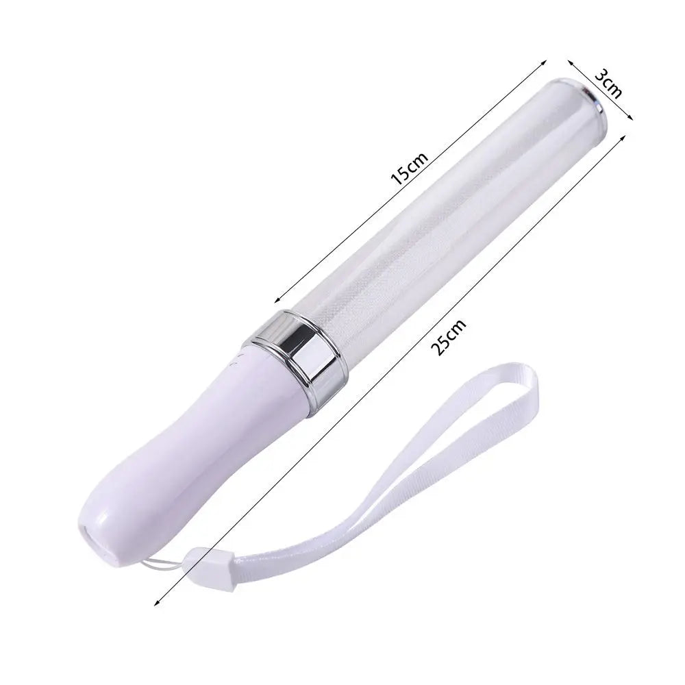 lampe torche rechargeable blanc moderne lanière fixations extérieure flux lumineux minimaliste