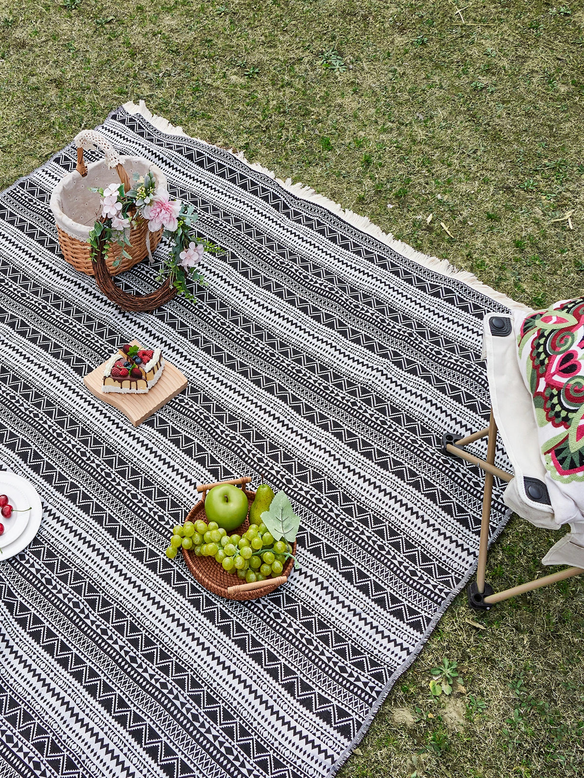 tapis pique nique extérieur noir blanc motifs géométriques polyester réutilisable lavable machine ethnique boho