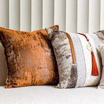 housses coussins marron beige abstrait texture veloutée contemporains décoratifs adhésifs