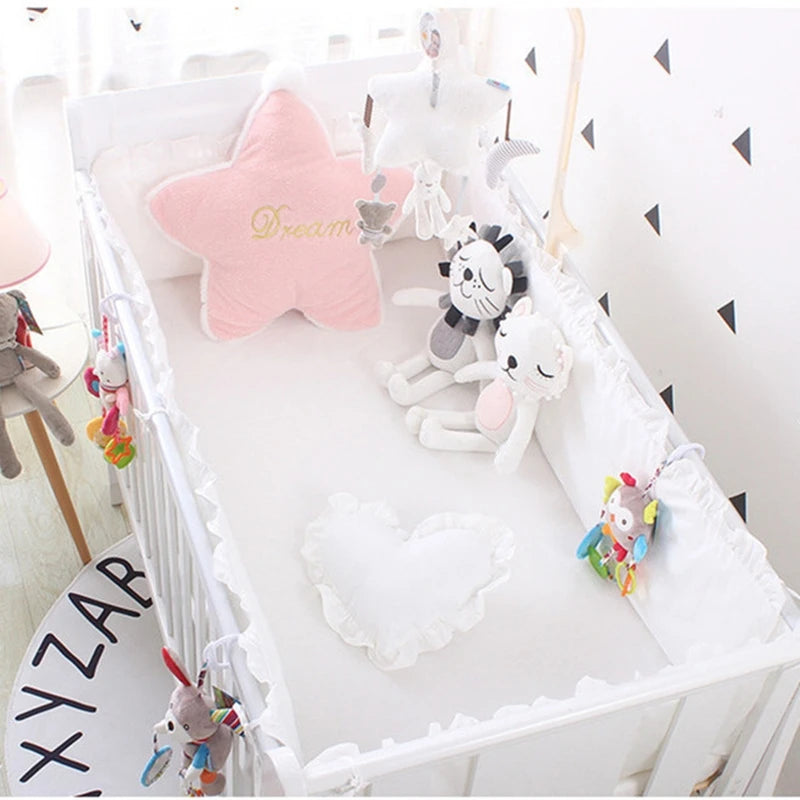 protège matelas lit bébé rose blanc gris fronces décoratives doux mignon étoile cœur lion