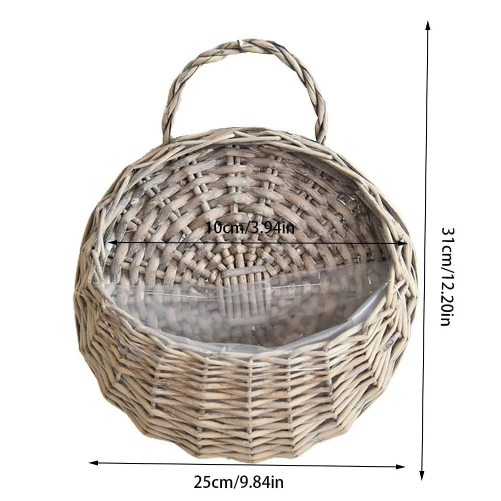 panier osier tressé marron clair traditionnel suspendu maison décoration fleurs pots jardin