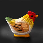 figurines poulets bois peints artisanales décoration maison ornements couleur rouge verte Jaune