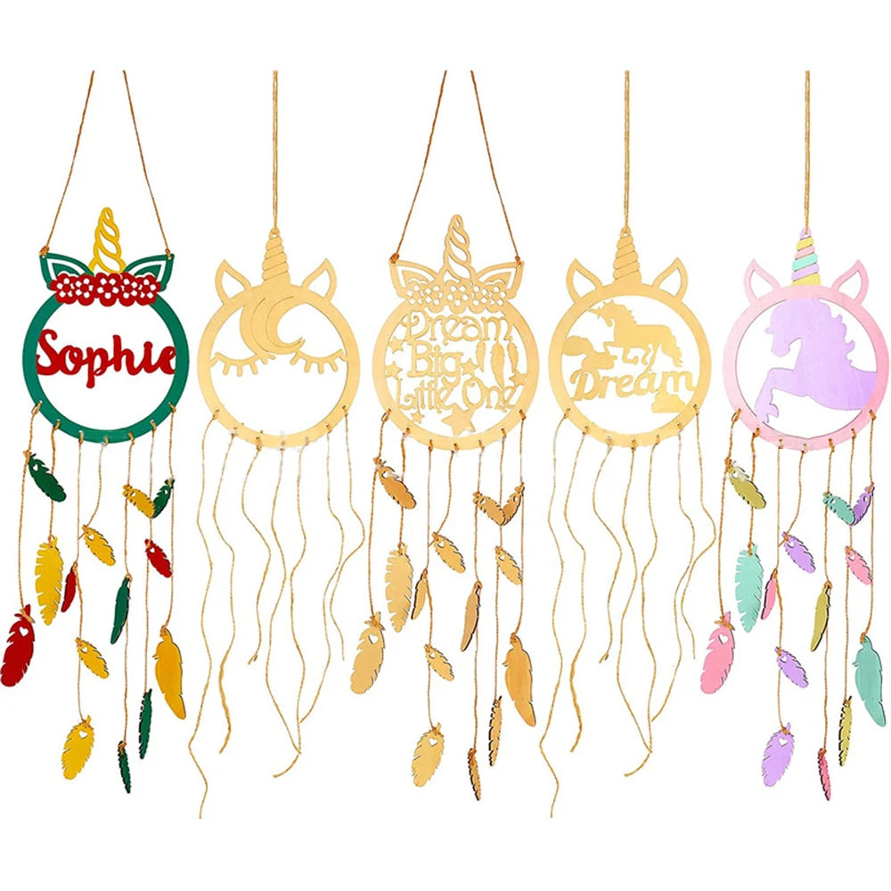 attrape rêves boho artisanal plumes motifs géométriques naturel bois chambre décoration murale