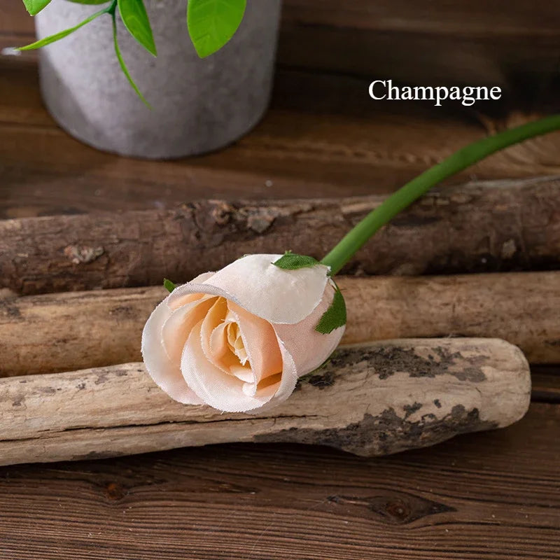 décoration intérieure bouquet roses artificielles blanc rose bleu violet classesiques feuilles verte mariage anniversaire